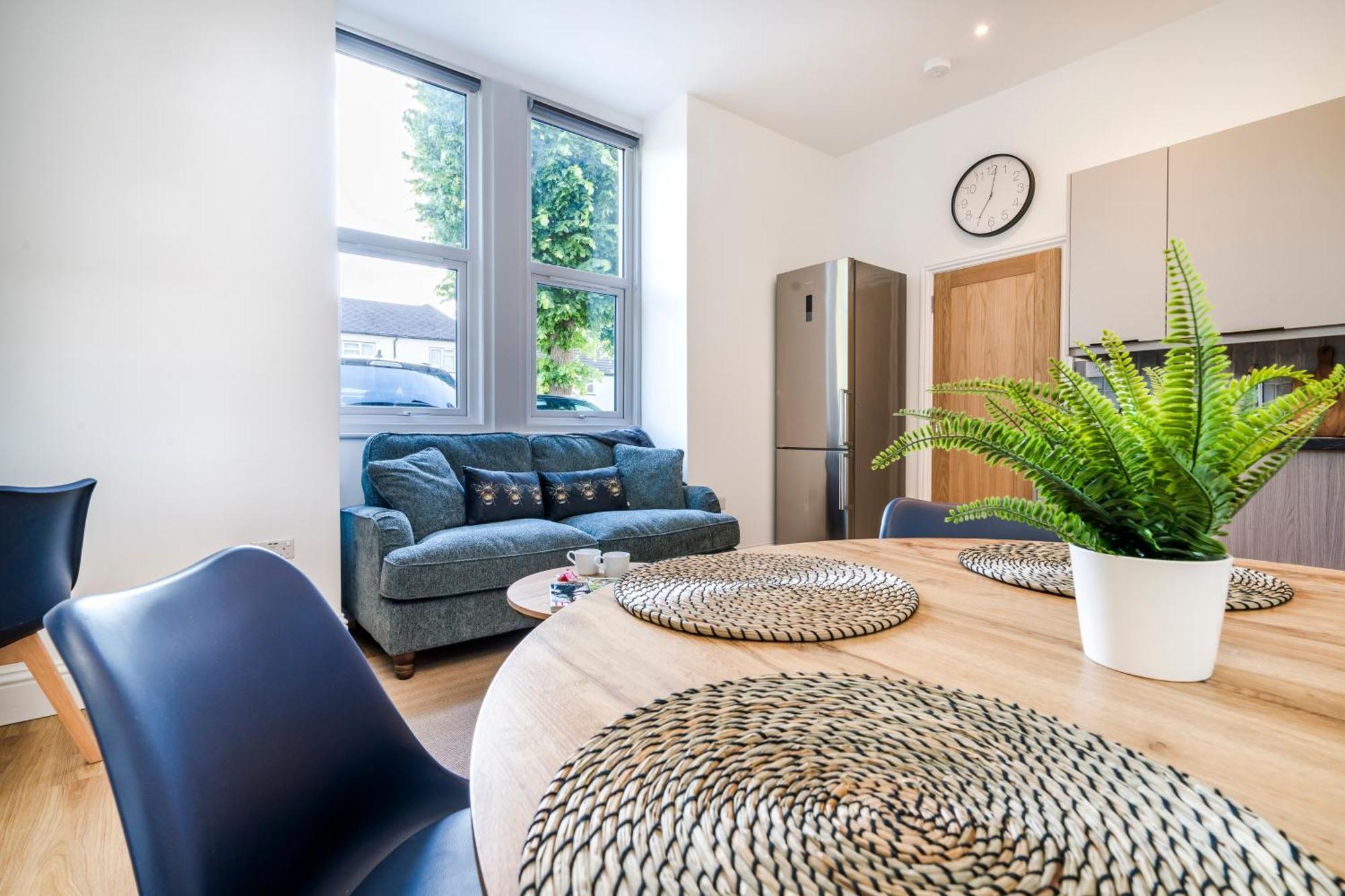 Cozy 2 Bedroom Apartment In Sutton Sutton  Exterior photo