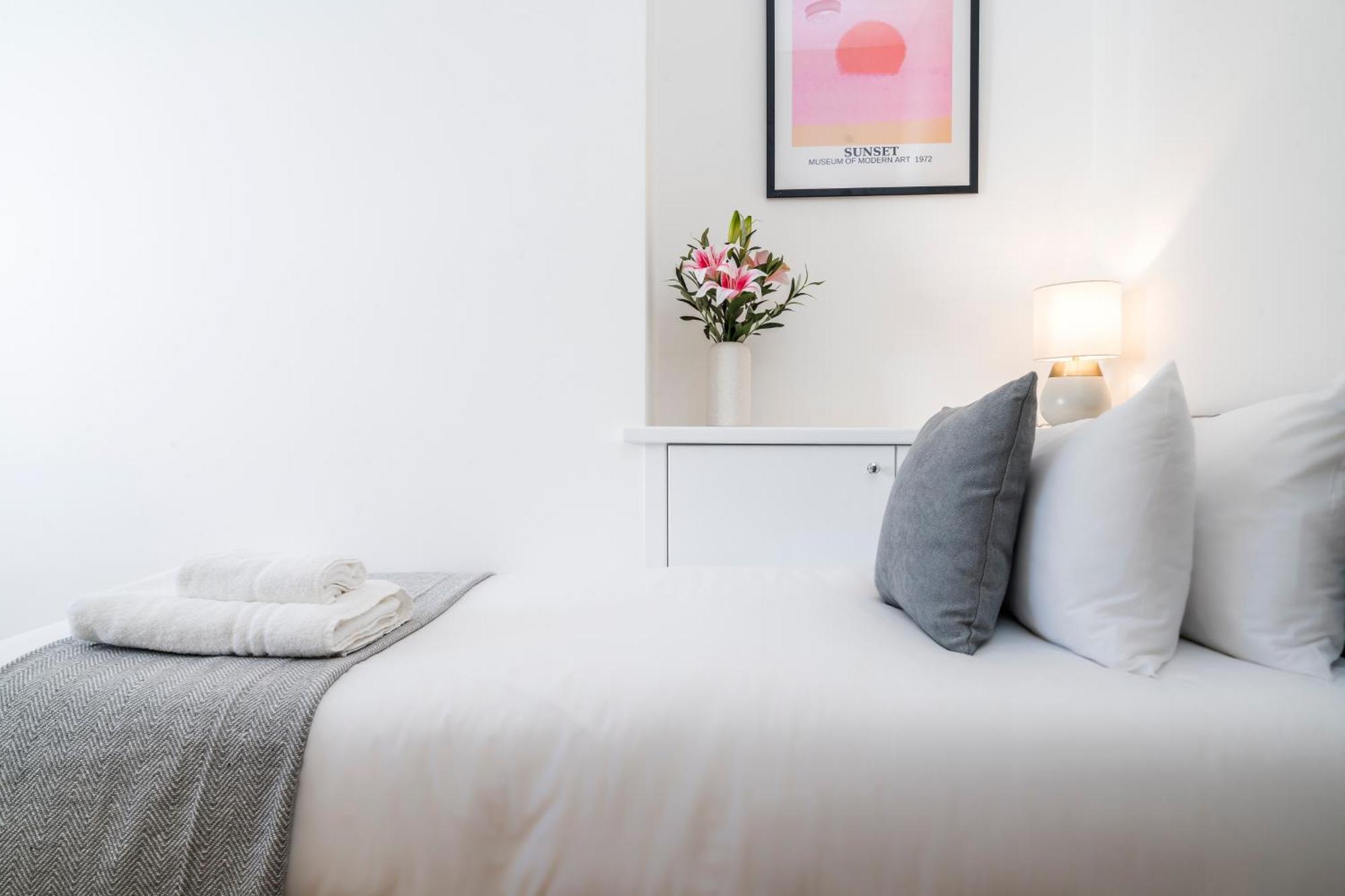 Cozy 2 Bedroom Apartment In Sutton Sutton  Exterior photo