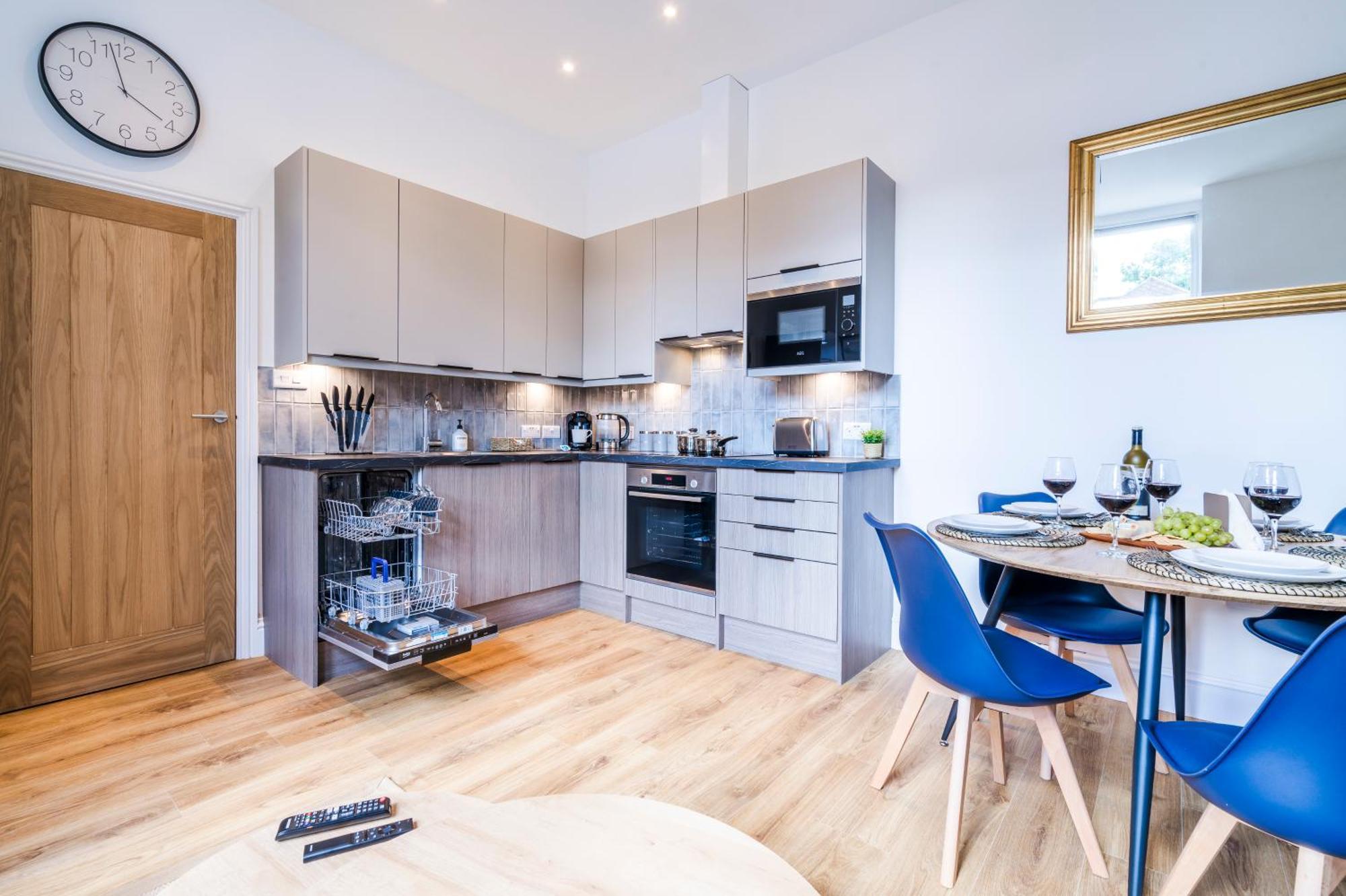 Cozy 2 Bedroom Apartment In Sutton Sutton  Exterior photo