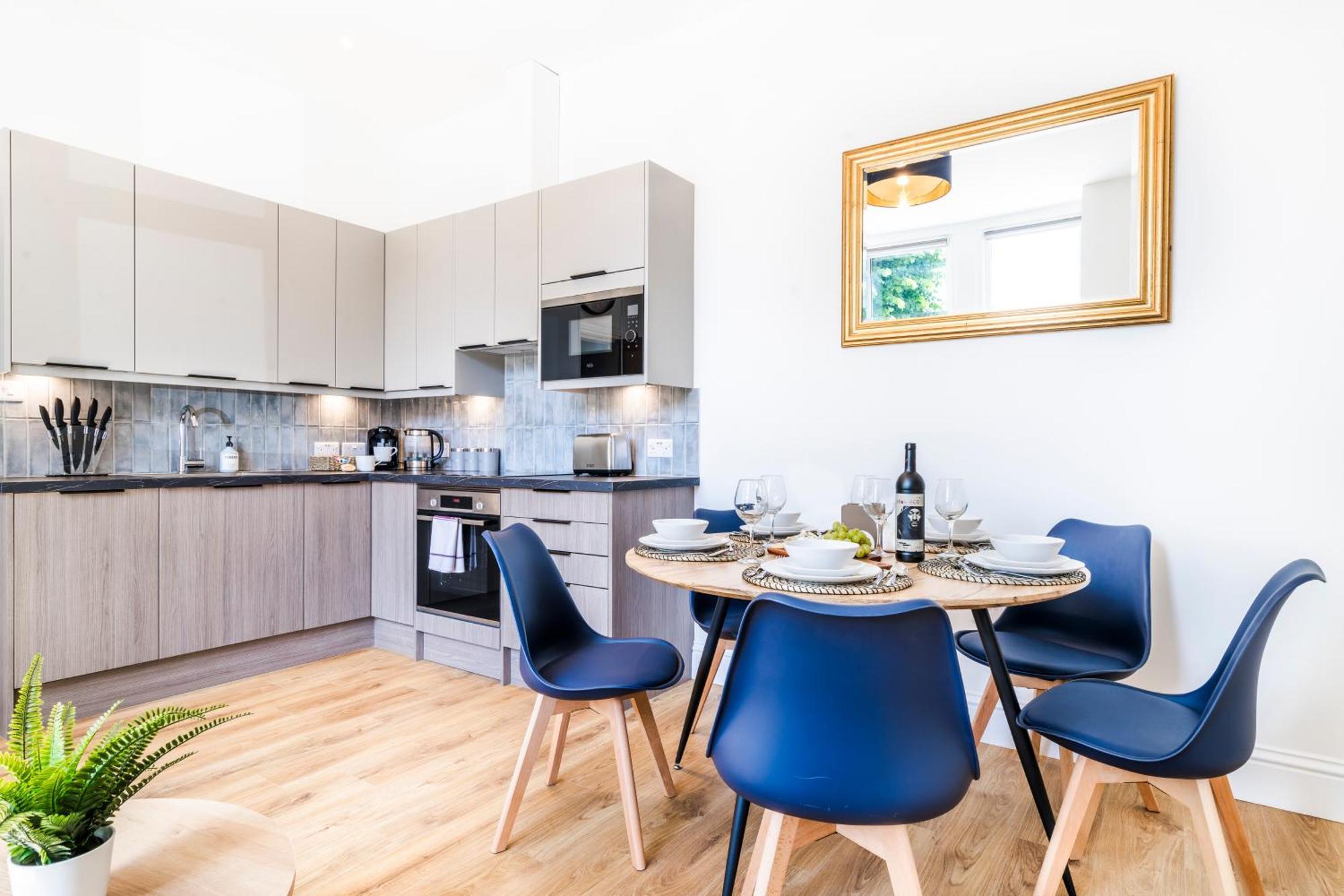 Cozy 2 Bedroom Apartment In Sutton Sutton  Exterior photo
